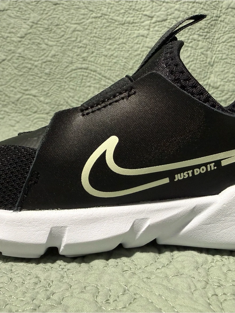 Nike Flex Runner 2 Size 10c Black and White